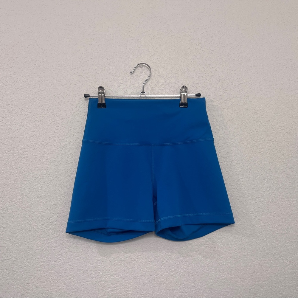 Lululemon Wunder Train Contour Fit
High-Rise Short 4" in Hawaiian blue